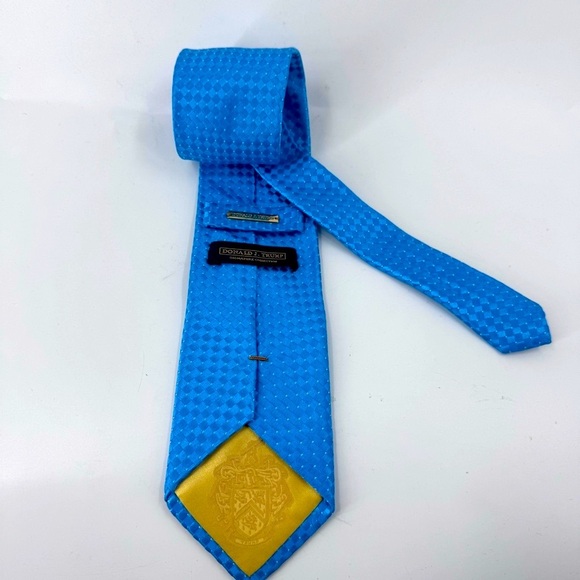 Donald Trump Silk Signature Collection Luxury Blue Textured Geometric Tie - Picture 2 of 8